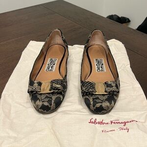 Salvatore Ferragamo Black & Gold Vara Bow Ballet Flats Size 6 Made in Italy